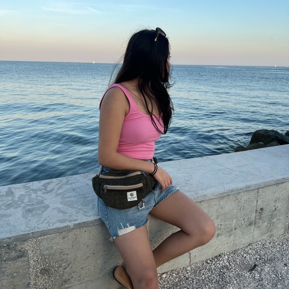 Sherpa Travel Hemp Fanny Pack Green - Picture 14 of 14